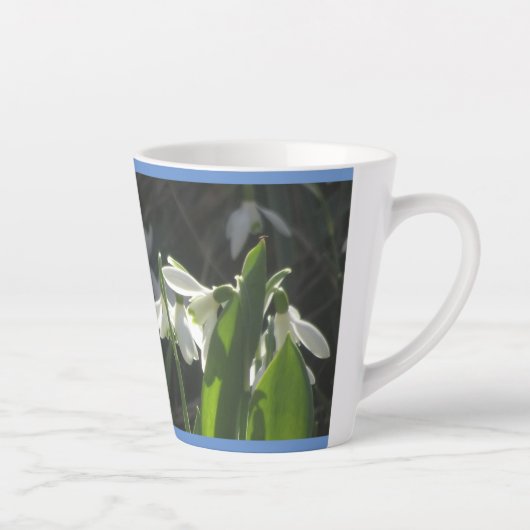 Poussière De Neige. Bordure Bleue Latte Mug (Droite)