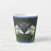 Poussière De Neige. Bordure Bleue Latte Mug (Devant)