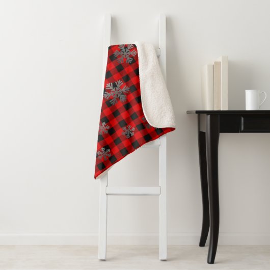 Poussières à neige rouges à Buffalo Plaid et Parti (En situation)