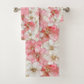 Powder Pink Gold Floral Towel Modern Wedding Gift (En situation)