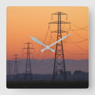 Power Pylons op zonsondergang Vierkante Klok
