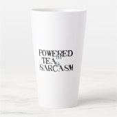 Powered by Tea & Sarcasm Latte Mok (Voorkant)
