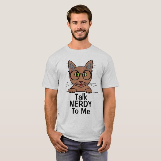 Praat NERDY tegen me Eyeglasskat Funny Pun T Shirt (Voorkant volledig)