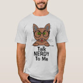 Praat NERDY tegen me Eyeglasskat Funny Pun T Shirt (Voorkant)