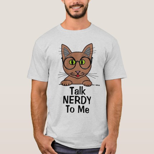 Praat NERDY tegen me Eyeglasskat Funny Pun T Shirt (Voorkant)
