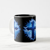 Prachtig blauw Christelijk kruis op zwart | Tweekleurige Koffiemok (Voorkant links)