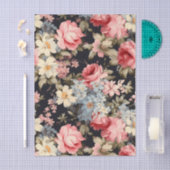 Prachtig bloemenpatroon op een donkere achtergrond tissuepapier (Craft)