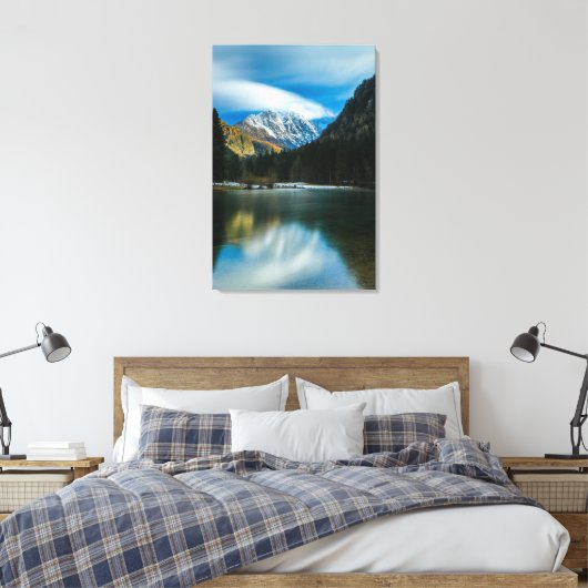 Prachtig meer met bergen in Zgornje Jezersko Canvas Afdruk (Insitu (Slaapkamer))
