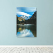Prachtig meer met bergen in Zgornje Jezersko Canvas Afdruk (Insitu (Houten vloer))