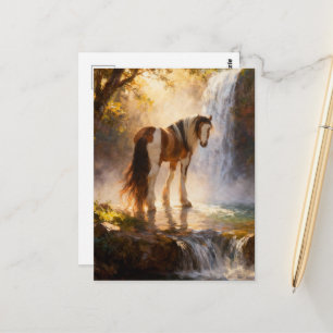 Prachtig Pinto Gypsy Vanner paard bij de waterval Briefkaart