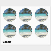 Prachtig tropisch strand in het zeeparadijs ronde sticker (Vel)