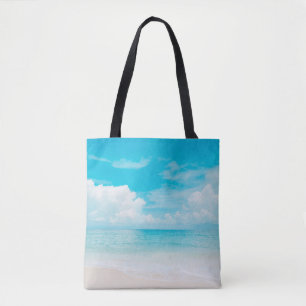 Prachtig tropisch strand met blauwe lucht en witte draagtas