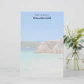 Prachtig Tropisch Zee met een Rocky Beach Briefpapier (Staand voorkant)