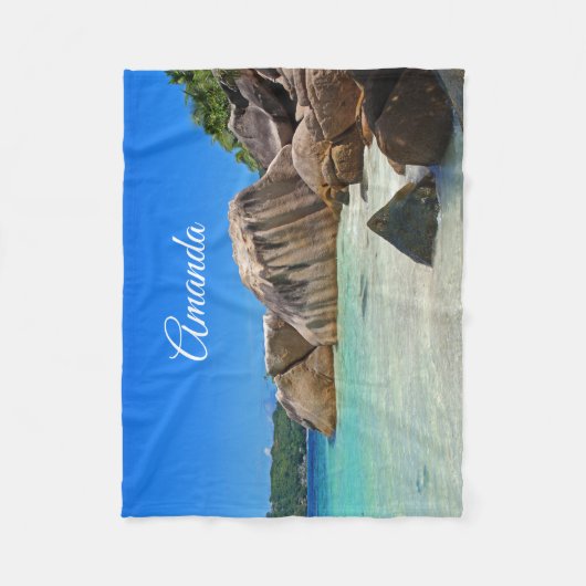 Prachtig tropisch Zee met rotskoverkusten Fleece Deken (Voorkant)