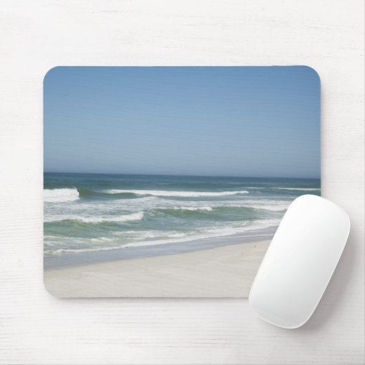 Prachtig uitzicht van het strand tegen heldere hem muismat (Met muis)