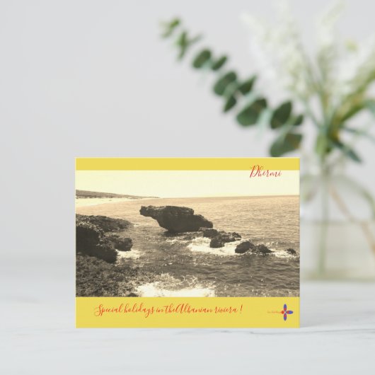 Prachtig uitzicht van het strand van Dhërmi in de Feestdagenkaart (Staand voorkant)