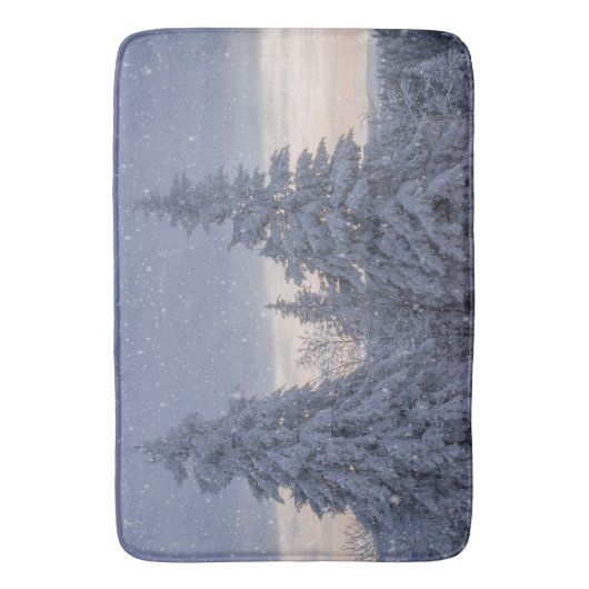 Prachtig winterlandschap als het sneeuwt badmat (Voorkant Verticaal)