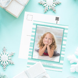 Prachtige Blauwgroen kerstkerst langs de kust Feestdagenkaart