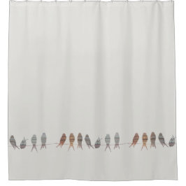 Prachtige eenvoudige moderne vogels op een draad douchegordijn