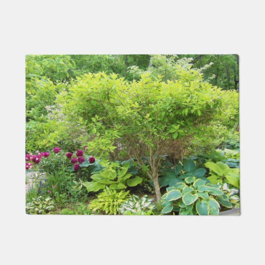 Prachtige groene tuin landschap met Hostas Deurmat (Voorkant)