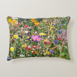 prachtige kleurrijke weide van wilde bloemen accent kussen