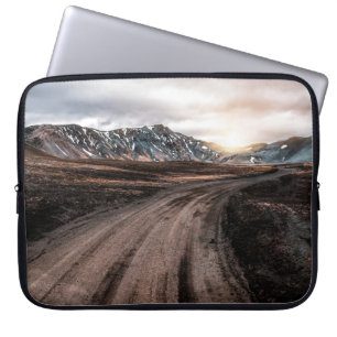Prachtige landmanalaugar gravel road way on h laptop sleeve
