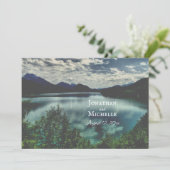 Prachtige Mountain Lake Reflections bruiloft Kaart (Staand voorkant)