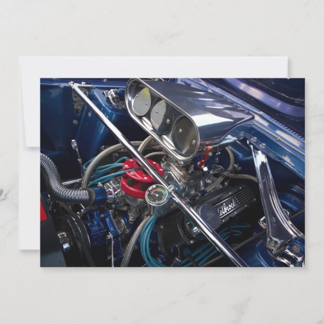 Prachtige uitnoeping van de motor van de auto (Voorkant)