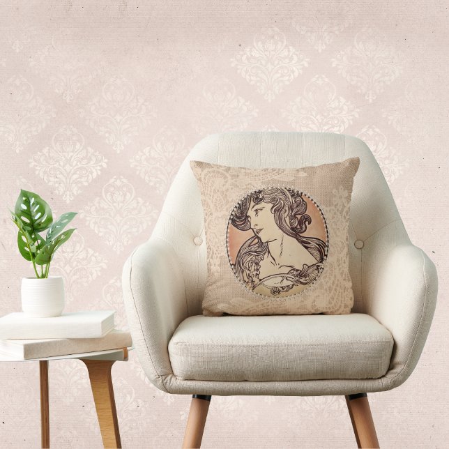 Prachtige  vrouw met Faux Pearls en Lace Kussen (Creator heeft geüpload)