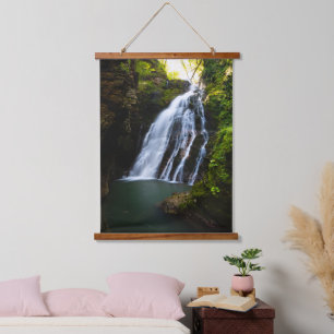 Prachtige waterval met zonlicht gloed hangend wandkleed