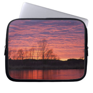 Prachtige zonsondergang weerspiegelt zich in de Ca Laptop Sleeve