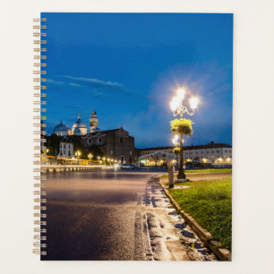 Prato della Valle la nuit à Padova, Italie
