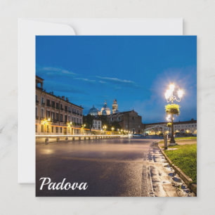 Prato della Valle 's nachts in Padova, Italië