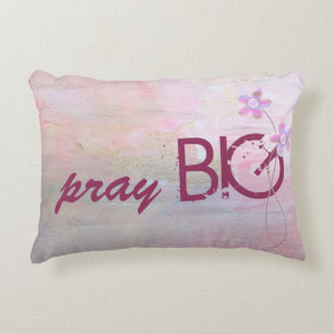 Pray Big quote op getextureerd roze Decoratief Kussen