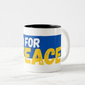 Pray for Peace Tweekleurige Koffiemok (Voorkant rechts)