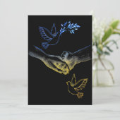 Pray for Ukraine, Realistic Couple Holding Hands 2 Bedankkaart (Staand voorkant)