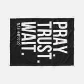 Pray. Trust. Wait. Christian Religious Verse Matth Fleece Deken (Voorkant (Horizontaal))