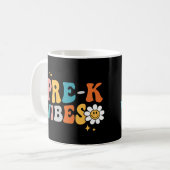 Pre-K Vibes Groovy Design Mok (Voorkant links)