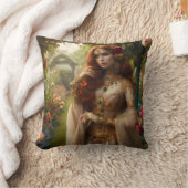 Pre-Raphaelite gilded woman 2 in garden Kussen (Deken)