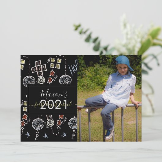Premier jour de l'école Chalk Script Carte photo (Debout devant)