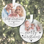 Premier Noël en tant que parents Nouveau bébé 2 ph<br><div class="desc">Premier Noël En Tant Que Parents Nouveau Bébé 2 Ornement Photo. Célébrez la joie de votre première saison de vacances en tant que nouveaux parents avec cet ornement élégant et personnalisé. Le devant présente une photo chère de votre bébé ou un moment sucré des parents avec leur nouveau-né, joliment décoré...</div>