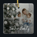 Premier ornement en céramique adopté de Noël<br><div class="desc">Ces ornements de vacances en famille sont parfaits pour un cadeau de vacances personnalisé.</div>