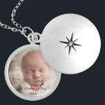 Premier pendentif nouveau-né de photo de bébé du<br><div class="desc">Ce pendentif fait sur commande de photo fera un beau cadeau sentimental pour la première fois enfanter. En livres sterling l'électrodéposition argentée, le pendentif est facilement personnalisée avec la photo du bébé, et l'année est éditée par vous. Une femme est devient seulement une maman une fois pour la première fois,...</div>