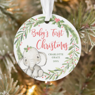 Première photo de Noël de Holly Wreath Elephant 