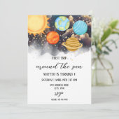 Première visite autour du soleil Invitation d'anni (Debout devant)