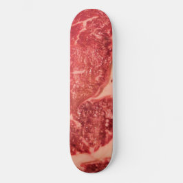 Premium Rauw Rood Vlees | Marmerme Foto van Steak Skateboard