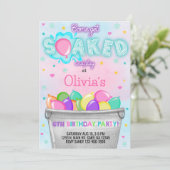 Prenez des ballons d'eau trempés fille invitation  (Debout devant)