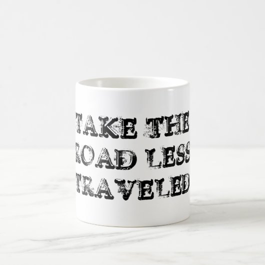Prenez la route moins voyagé Mug (Centre)