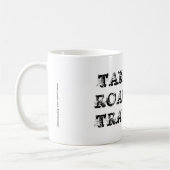 Prenez la route moins voyagé Mug (Gauche)