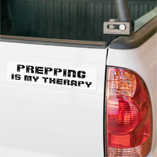 Prepping is mijn therapie zwart-wit bumpersticker